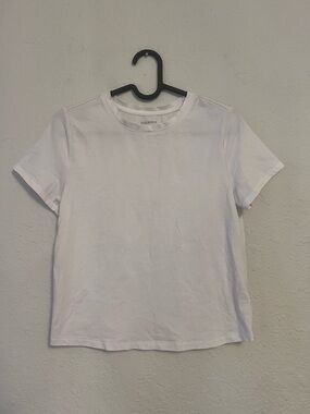 Old Navy White Short Sleeve Crewneck Tee